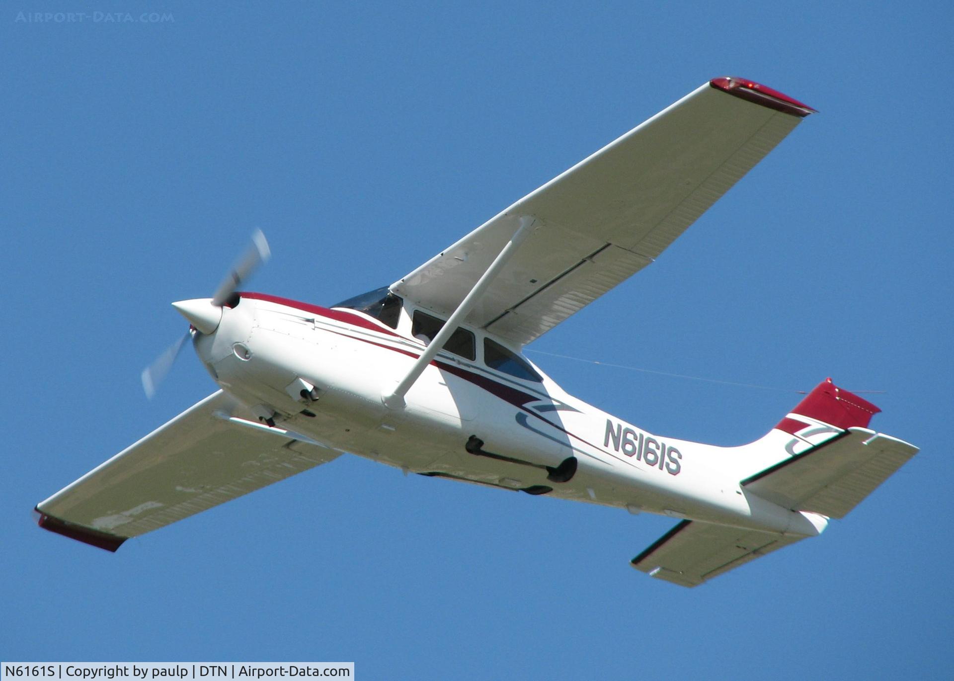 N6161S, 1980 Cessna R182 Skylane RG C/N R18201633, Off of 32 at Downtown Shreveport.