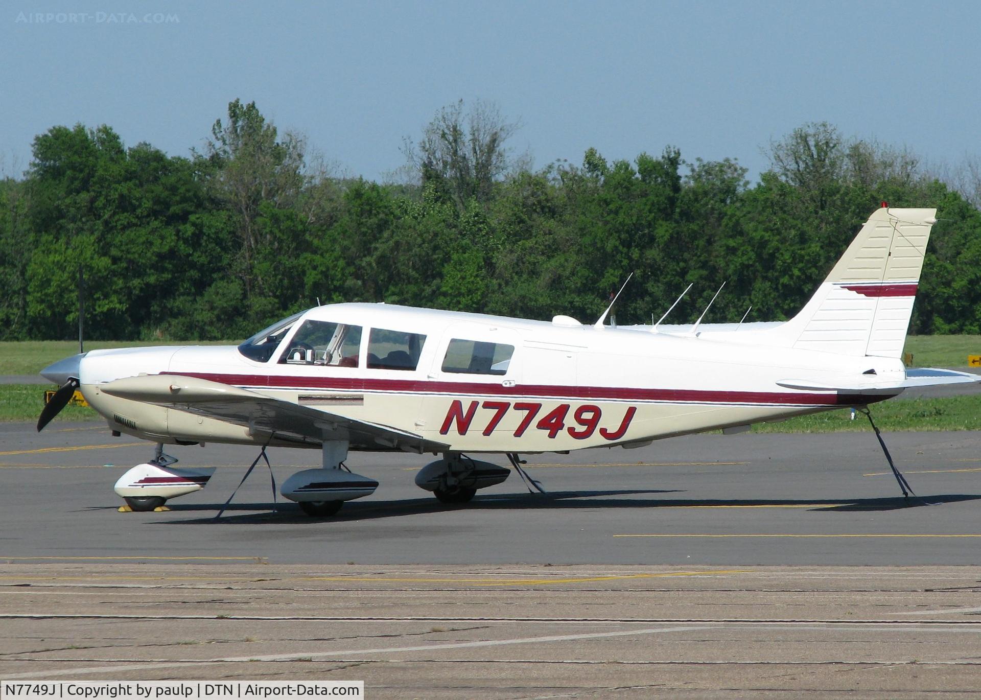 N7749J, 1969 Piper PA-32-260 Cherokee Six C/N 32-1153, Parked at the Shreveport Downtown airport.