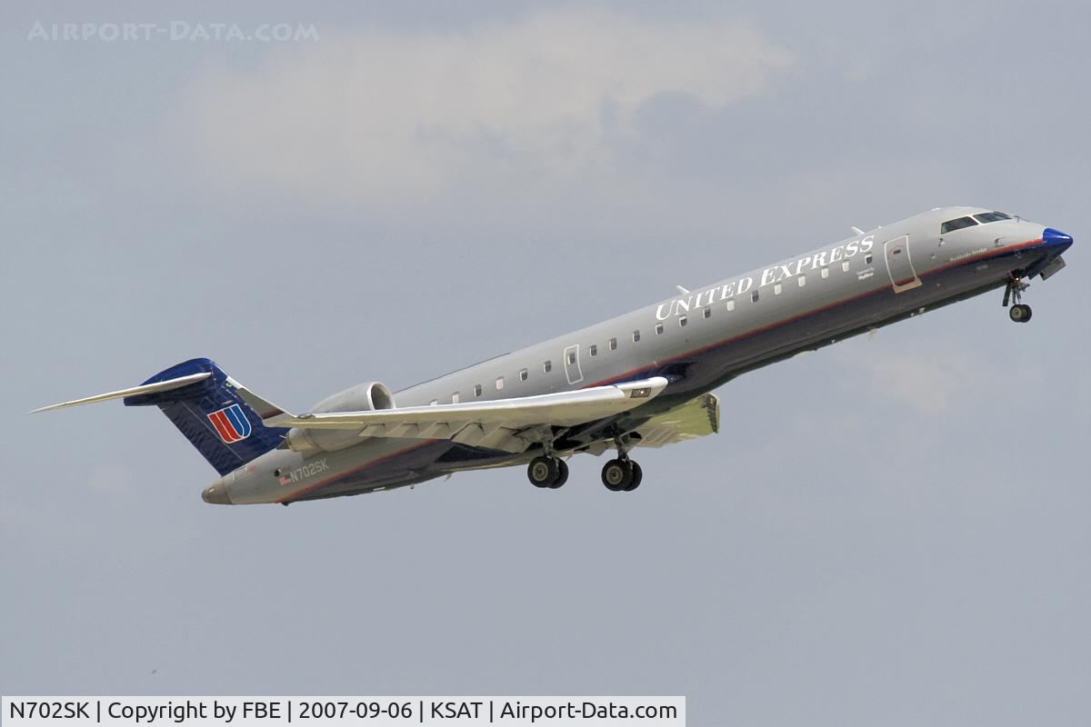 N702SK, 2004 Bombardier CRJ-701ER (CL-600-2C10) Regional Jet C/N 10136, CRJ climbs out