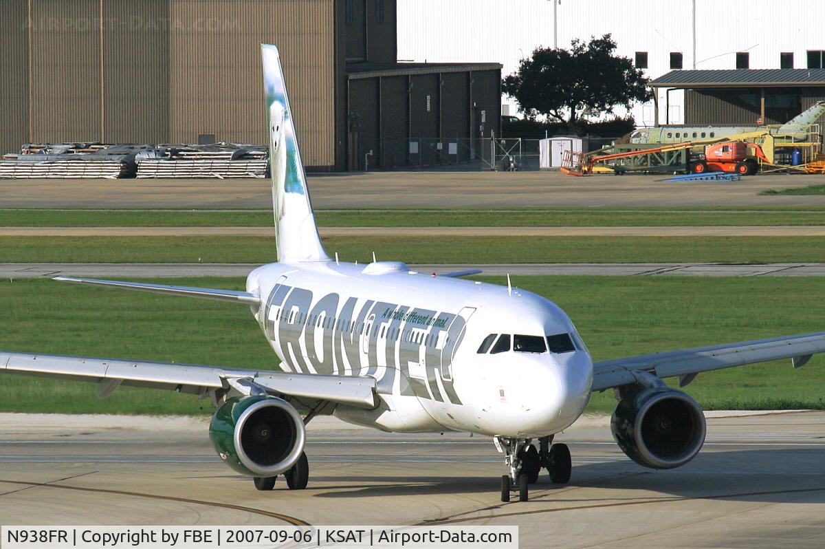 N938FR, 2005 Airbus A319-111 C/N 2406, head on view of a Frontier A319