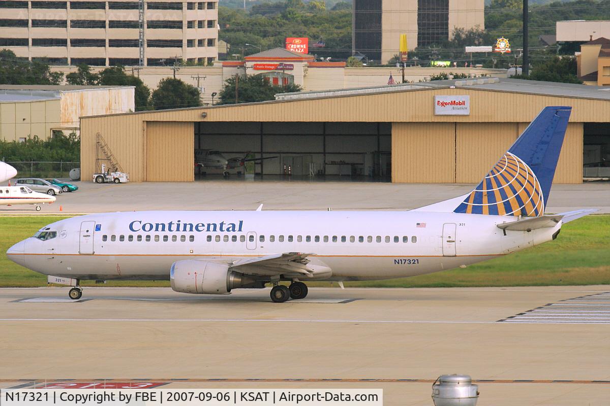 N17321, 1986 Boeing 737-3TO C/N 23372, lining up for takeoff
