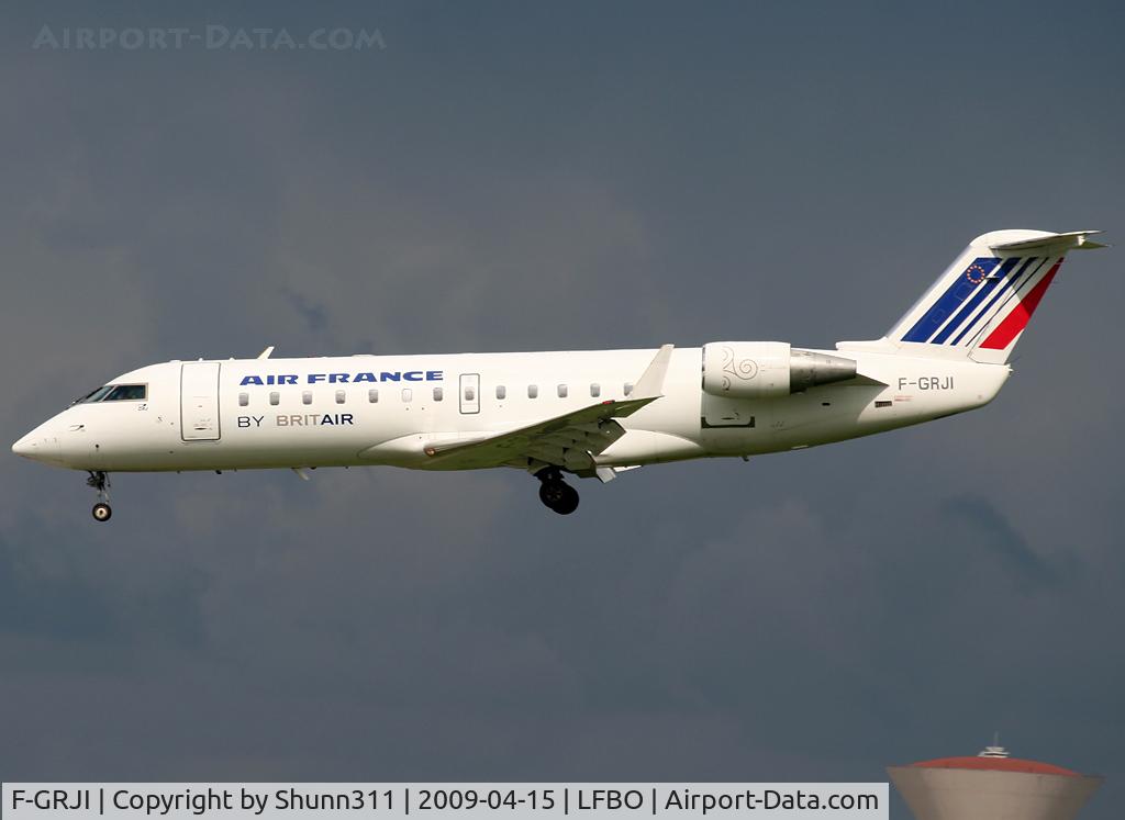 F-GRJI, 1996 Canadair CRJ-100ER (CL-600-2B19) C/N 7147, Landing rwy 32R with new logo