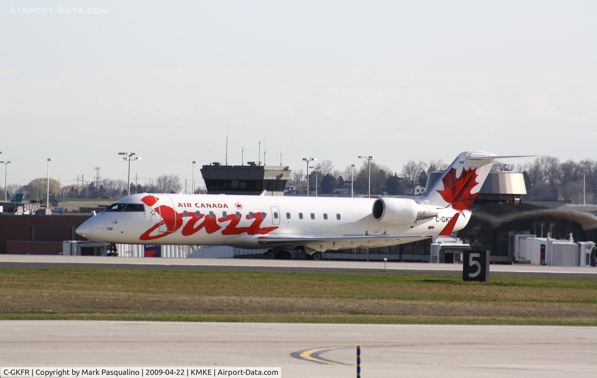 C-GKFR, 1999 Bombardier CRJ-200ER (CL-600-2B19) C/N 7330, CL-600-2B19