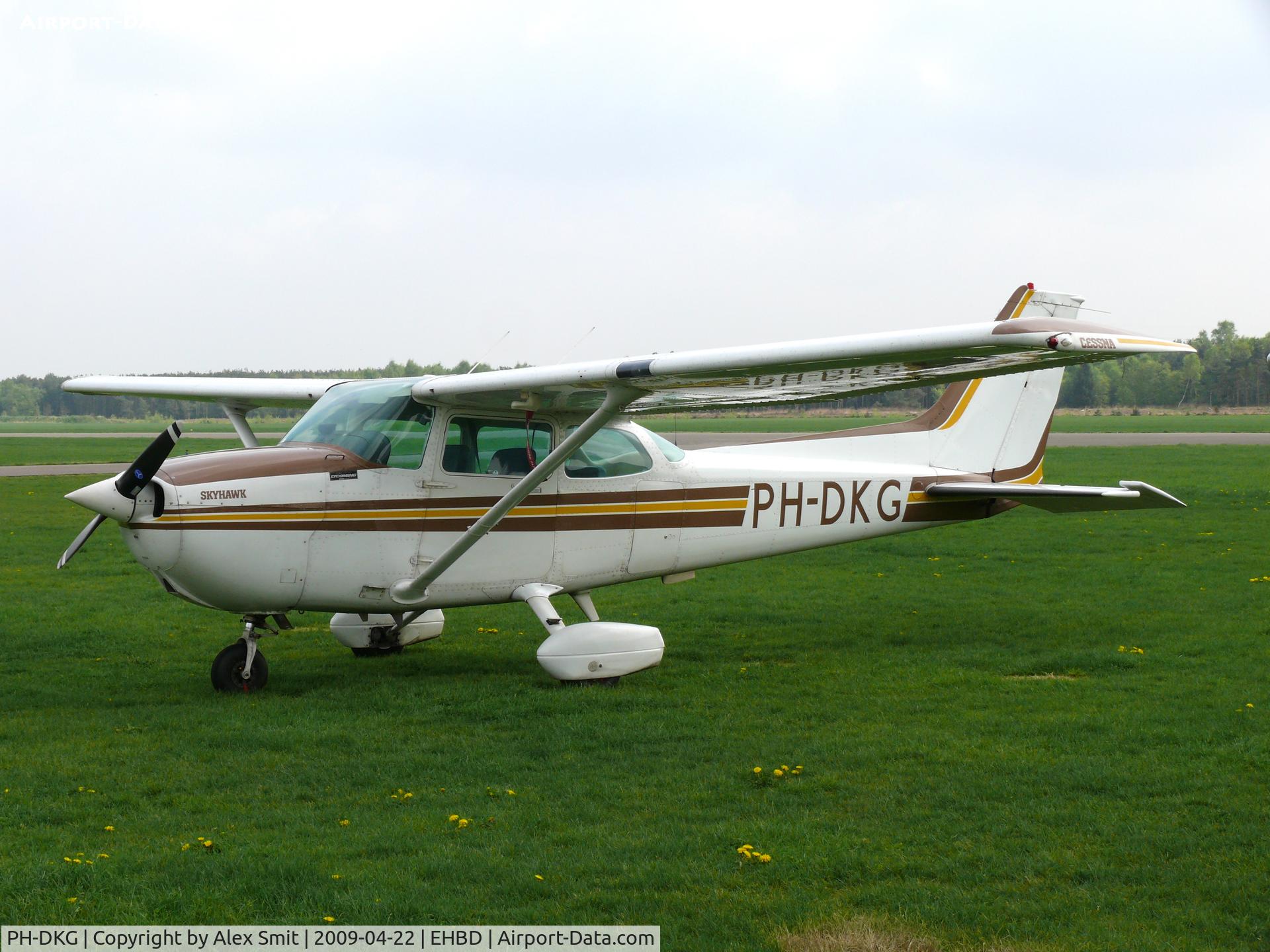 PH-DKG, Cessna 172P C/N 17275386, Cessna C172P Skyhawk PH-DKG Luchtvaartbedrijf de Kempen