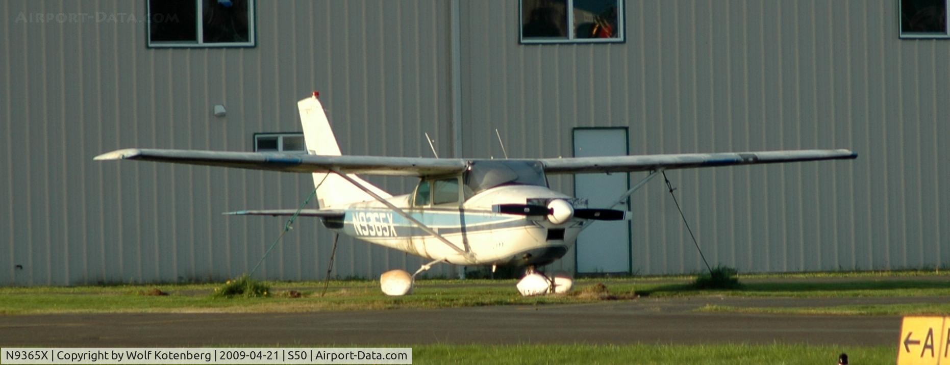 N9365X, 1962 Cessna 182E Skylane C/N 18253765, parked