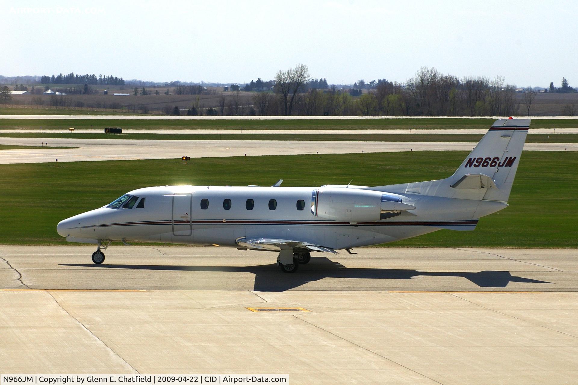N966JM, 2001 Cessna 560XL C/N 560-5143, Taxiing past the tower on the way to runway 31