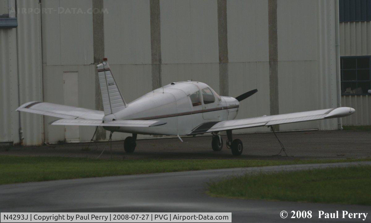 N4293J, 1967 Piper PA-28-140 C/N 28-22661, Quiet as the rain moves out
