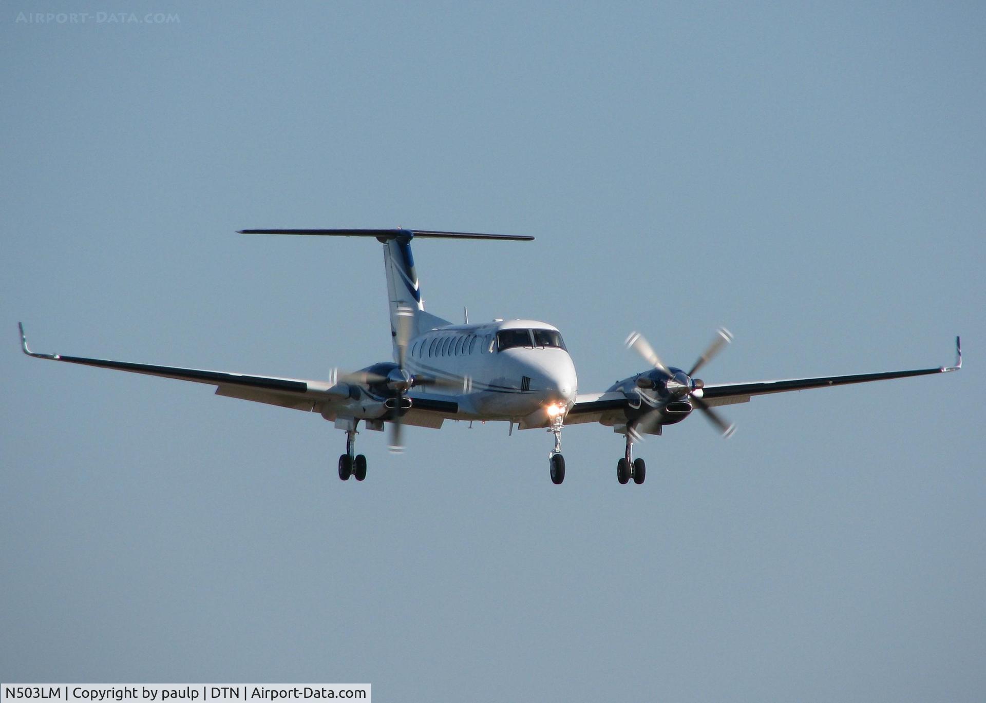 N503LM, 1997 Raytheon Aircraft Company B300 C/N FL-182, Landing on 14 at Downtown Shreveport.