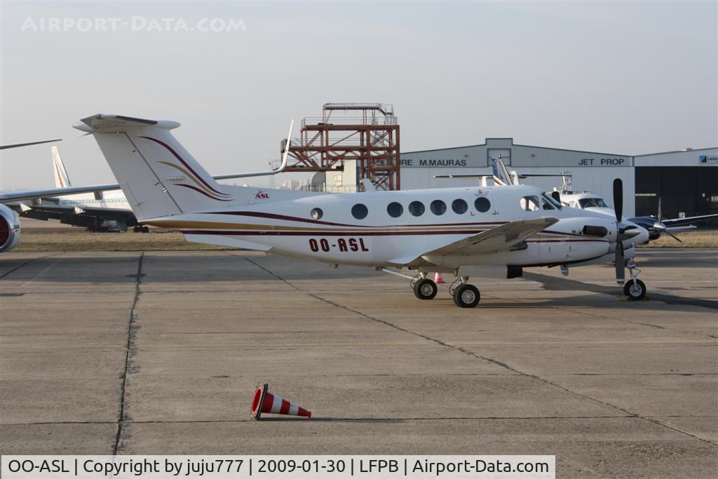 OO-ASL, 1982 Beech 200C Super King Air C/N BL-49, on transit at Le Bourget