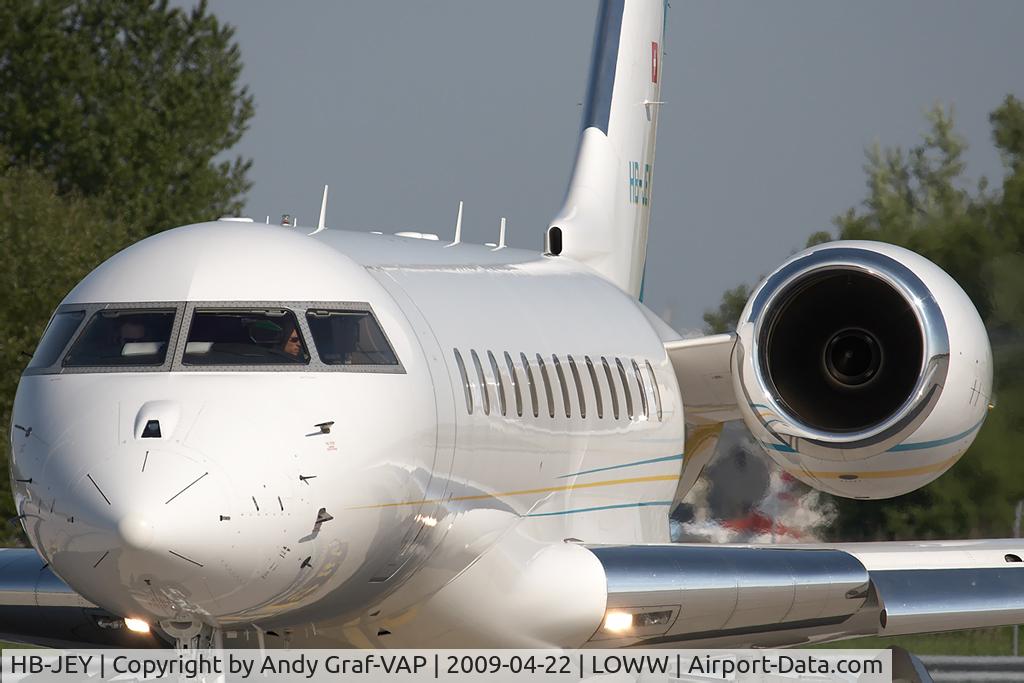 HB-JEY, 2005 Bombardier BD-700-1A10 Global Express C/N 9173, Comlux BD-700