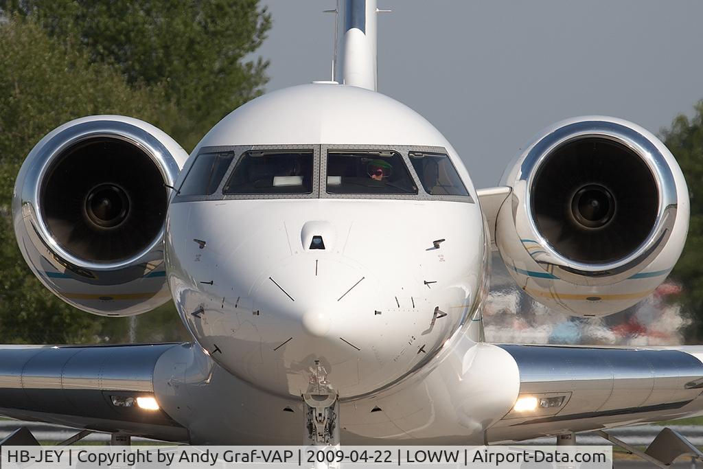 HB-JEY, 2005 Bombardier BD-700-1A10 Global Express C/N 9173, Comlux BD-700