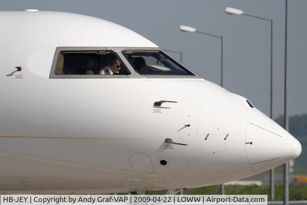 HB-JEY, 2005 Bombardier BD-700-1A10 Global Express C/N 9173, Comlux BD-700