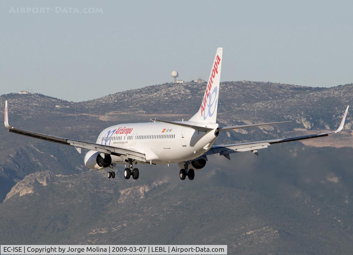 EC-ISE, 2003 Boeing 737-86Q C/N 30290, On final to RWY 25R.
