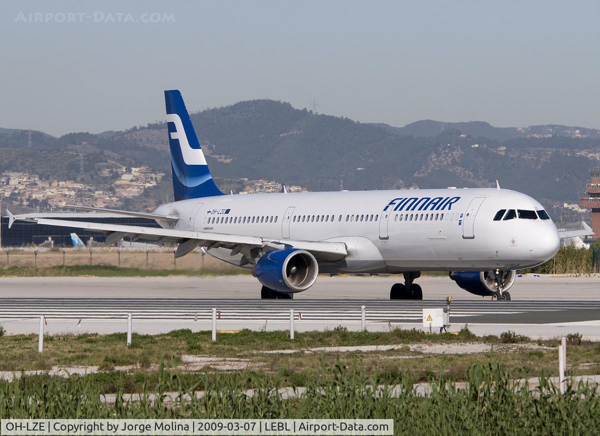 OH-LZE, 2003 Airbus A321-211 C/N 1978, Entering RWY 25L for take off.