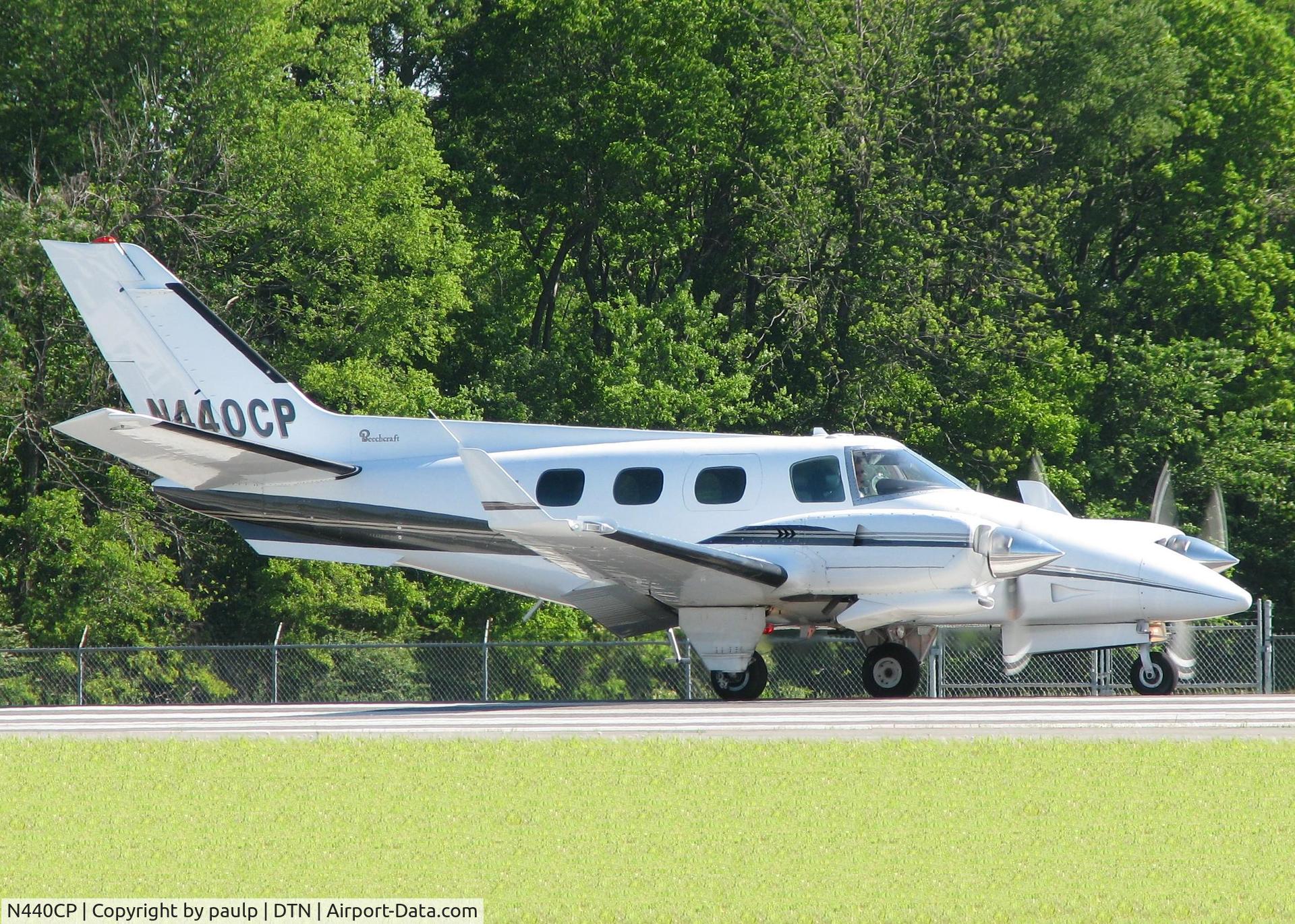 N440CP, 1975 Beech B-60 Duke C/N P-373, Starting to roll for take off on 14 at the Shreveport Downtown airport.