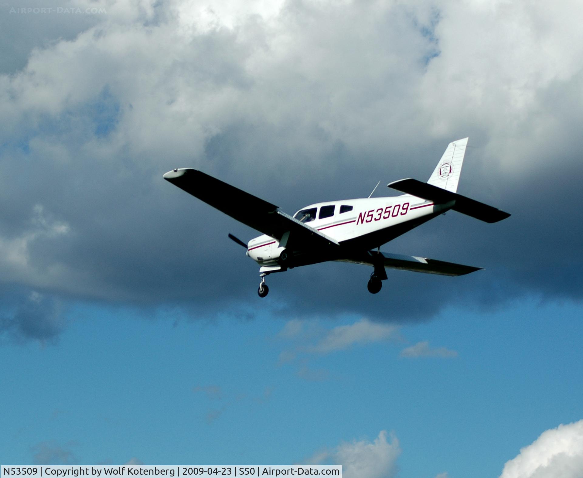 N53509, 2002 Piper PA-28R-201 Cherokee Arrow III C/N 2844071, on final