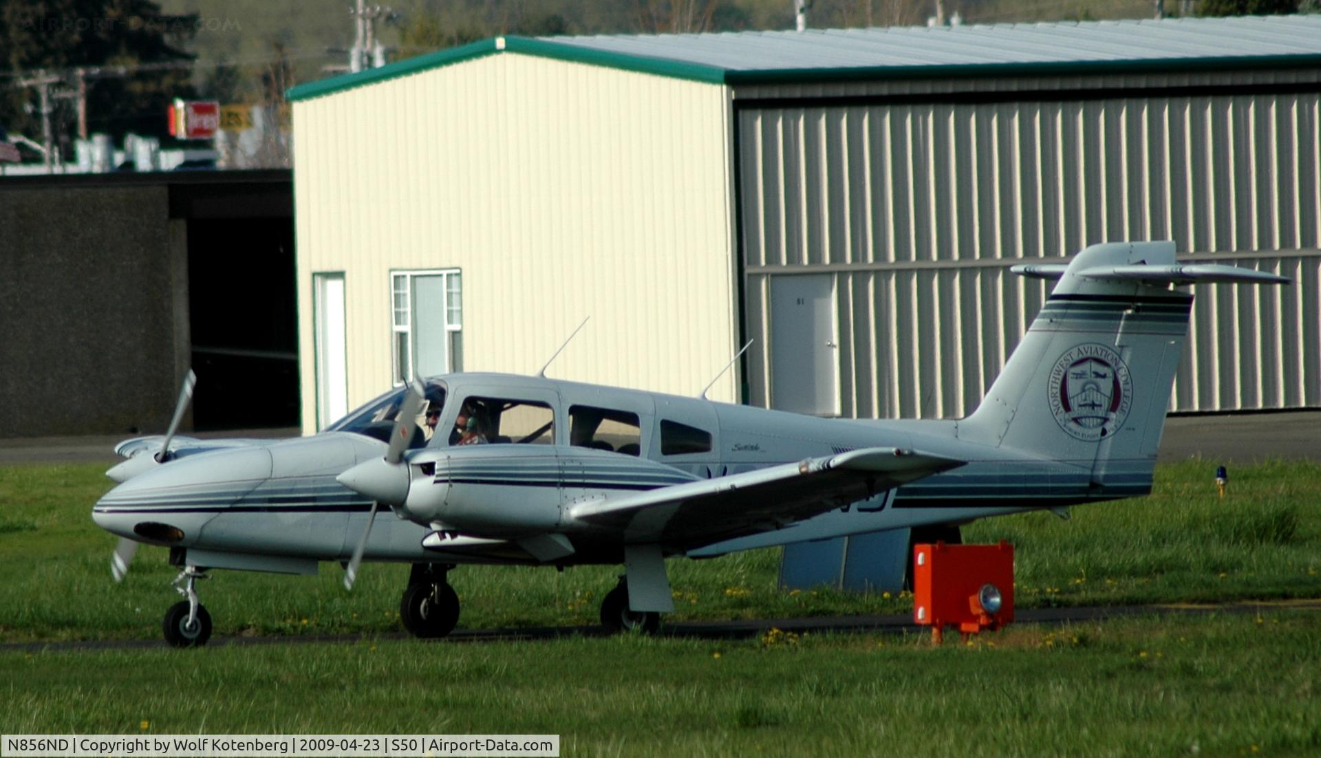 N856ND, 1989 Piper PA-44-180 Seminole C/N 4495001, rolling to the active, bet one smiling pilot