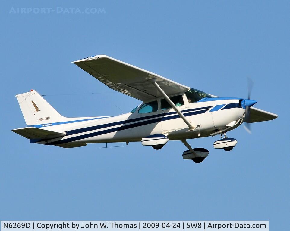 N6269D, 1979 Cessna 172N C/N 17272680, Departing runway 22