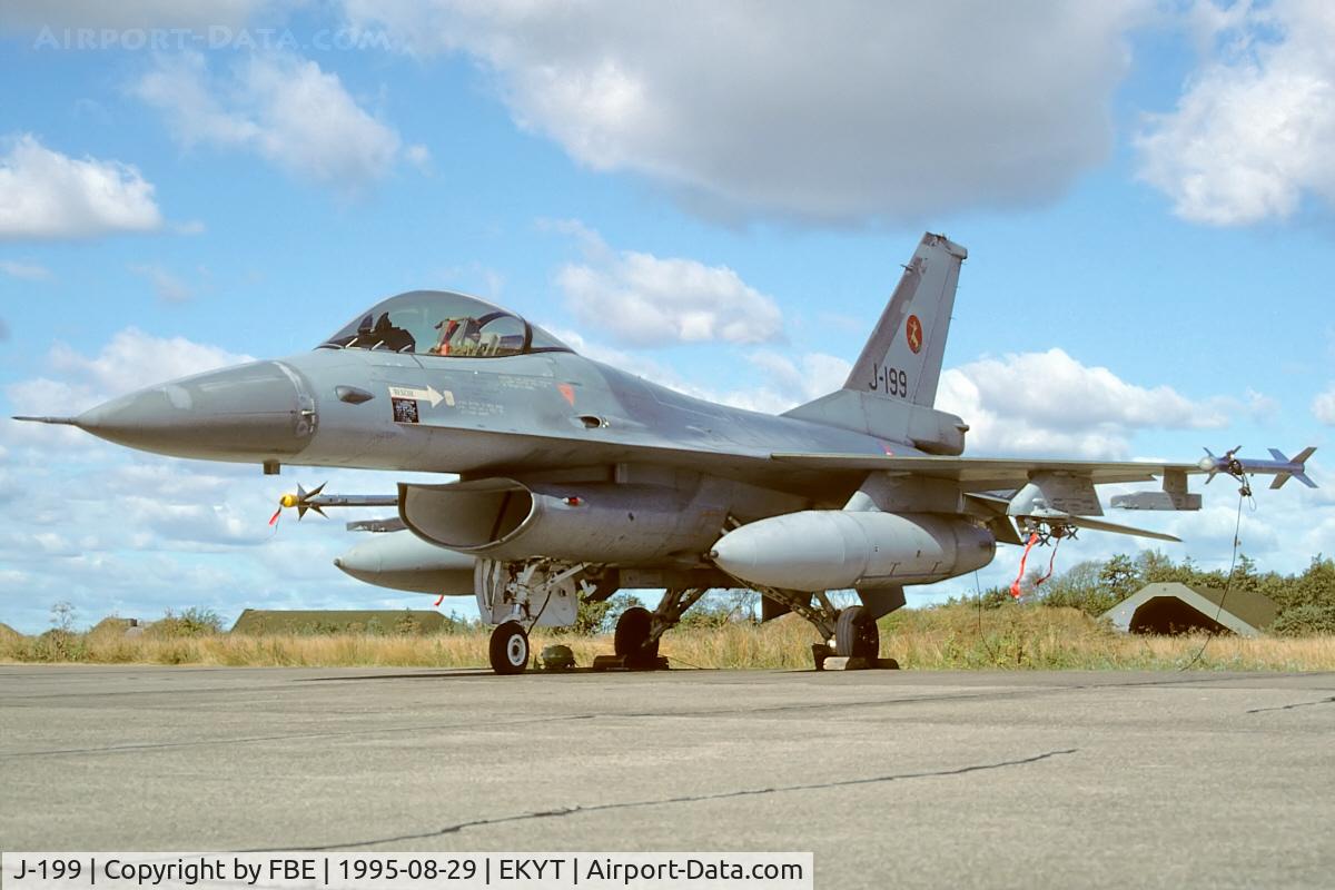 J-199, Fokker F-16AM Fighting Falcon C/N 6D106, depicted during tactical weaponry at Aalborg / Denmark (KM25 slidescan)