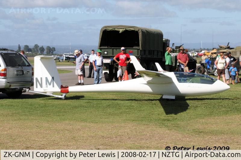 ZK-GNM, Schempp-Hirth Discus CS C/N 266CS, B G Chesterman, Tauranga