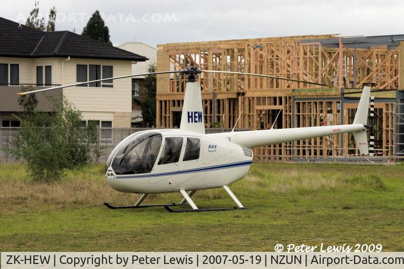 ZK-HEW, Robinson R44 II C/N 10284, R C & L D Hemsley, Mt Maunaganui