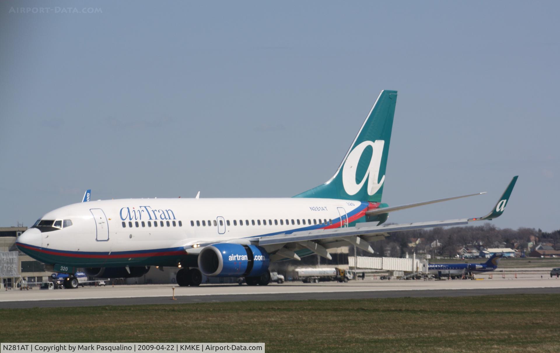 N281AT, 2006 Boeing 737-7BD C/N 33922, Boeing 737-700
