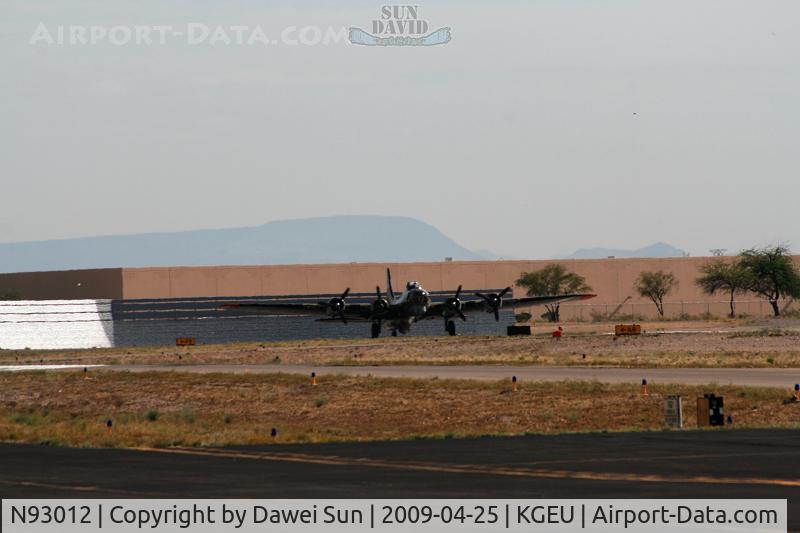 N93012, 1944 Boeing B-17G-30-BO Flying Fortress C/N 32264, Glendale RWY 19