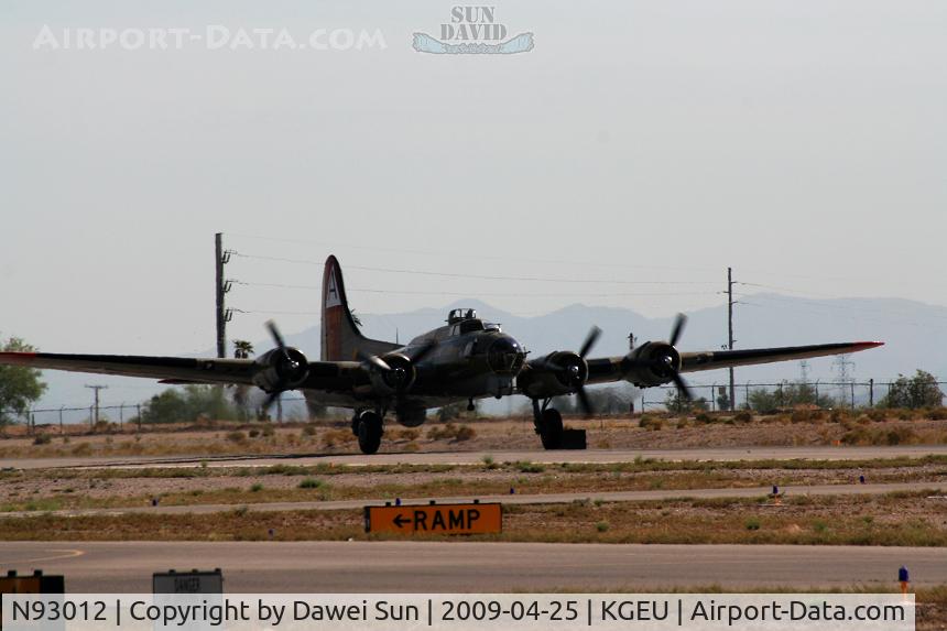 N93012, 1944 Boeing B-17G-30-BO Flying Fortress C/N 32264, T/O