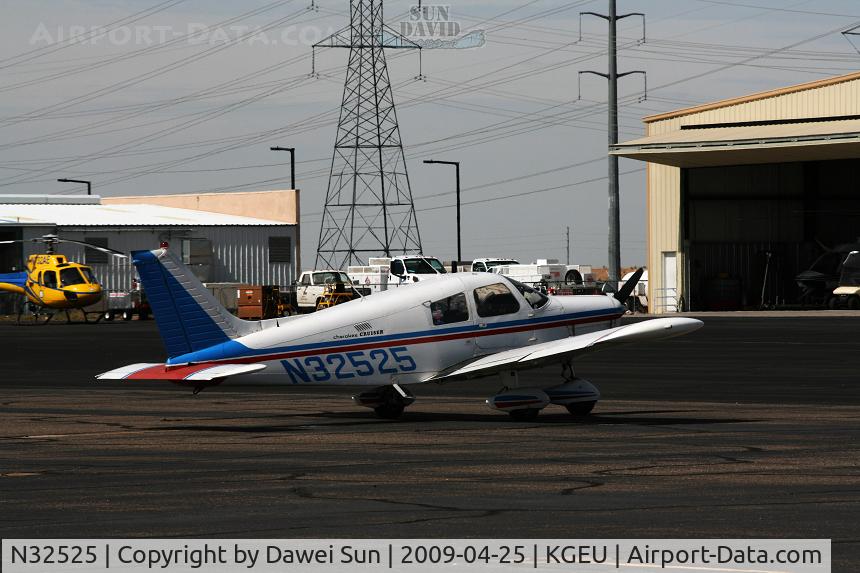 N32525, 1974 Piper PA-28-140 Cherokee C/N 28-7525078, N32525@ KGEU