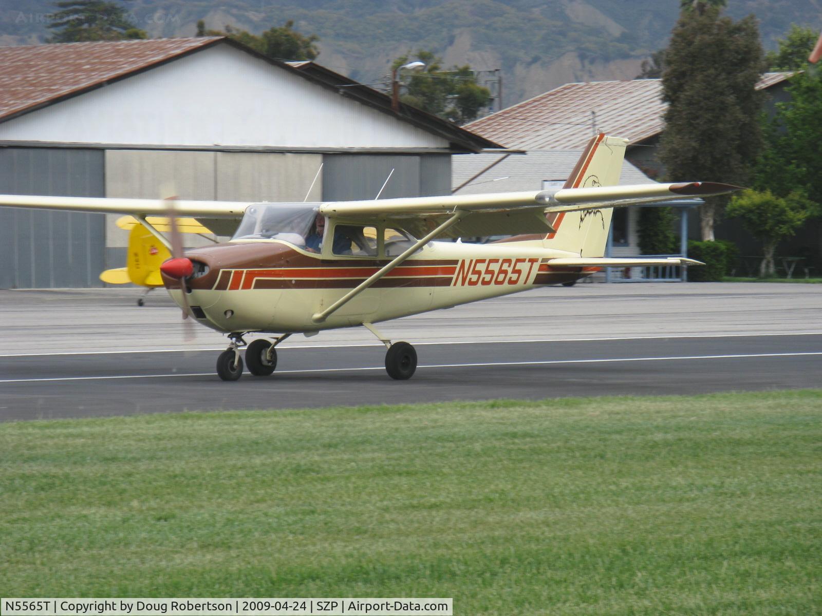 N5565T, 1964 Cessna 172E C/N 17251465, 1964 Cessna 172E, Continental O-300 145 Hp, landing roll rwy 22