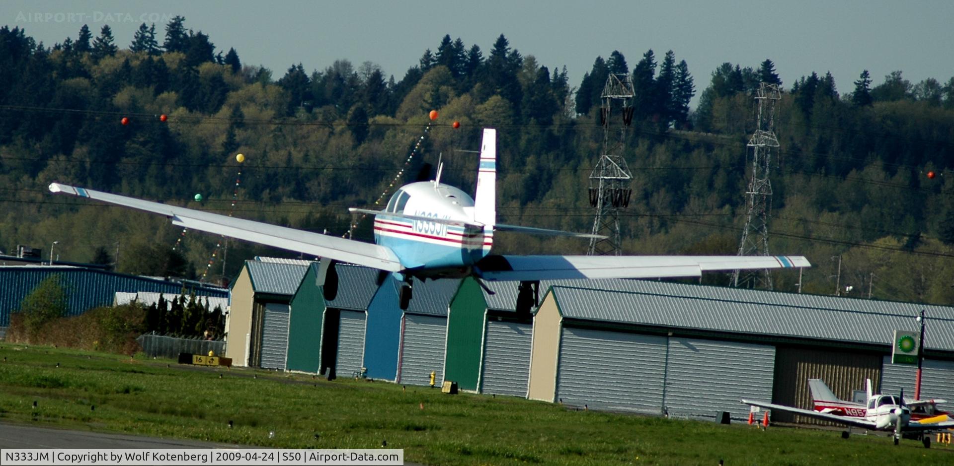 N333JM, 1972 Beech C23 Sundowner 180 C/N M-1404, still flying, just before touchdown