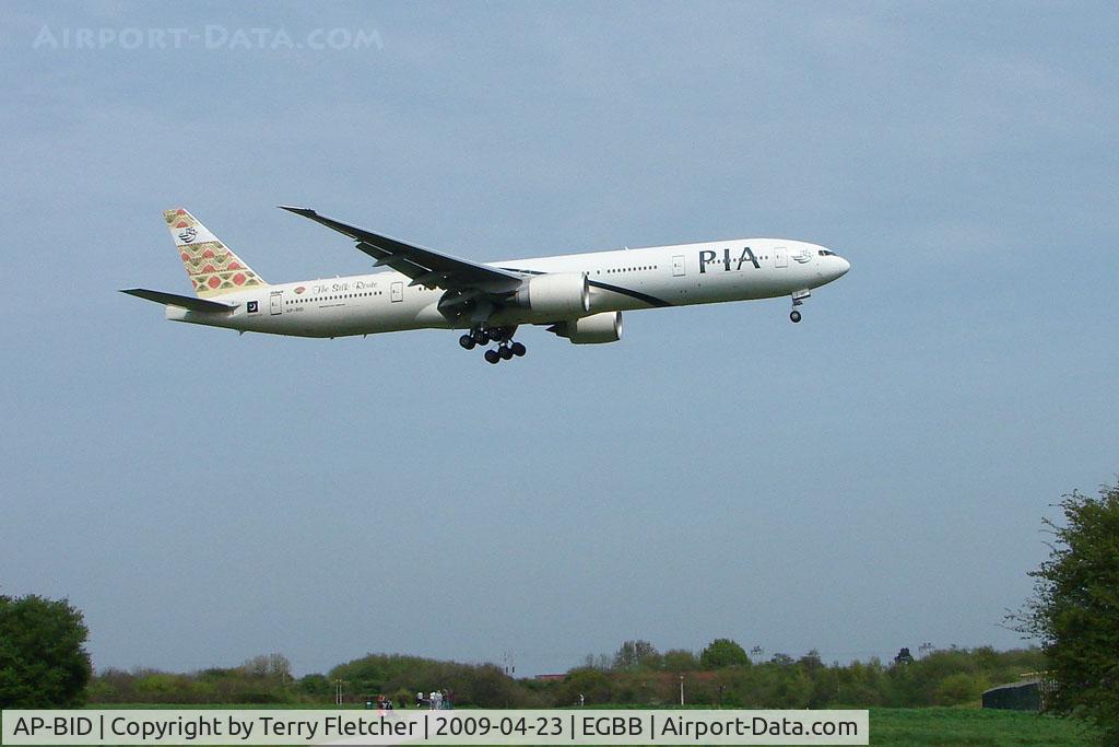 AP-BID, 2008 Boeing 777-340/ER C/N 33780, PIA B777 about to touch down at BHX