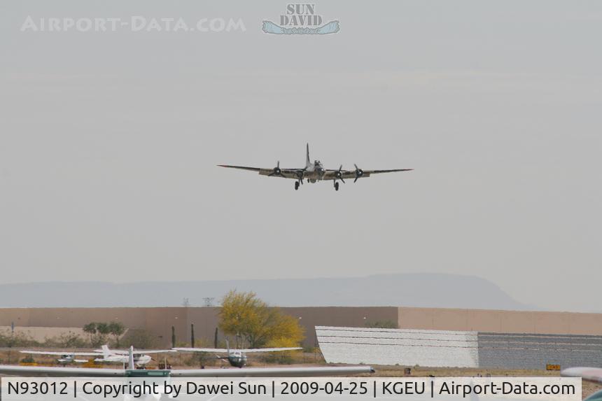 N93012, 1944 Boeing B-17G-30-BO Flying Fortress C/N 32264, coming to land