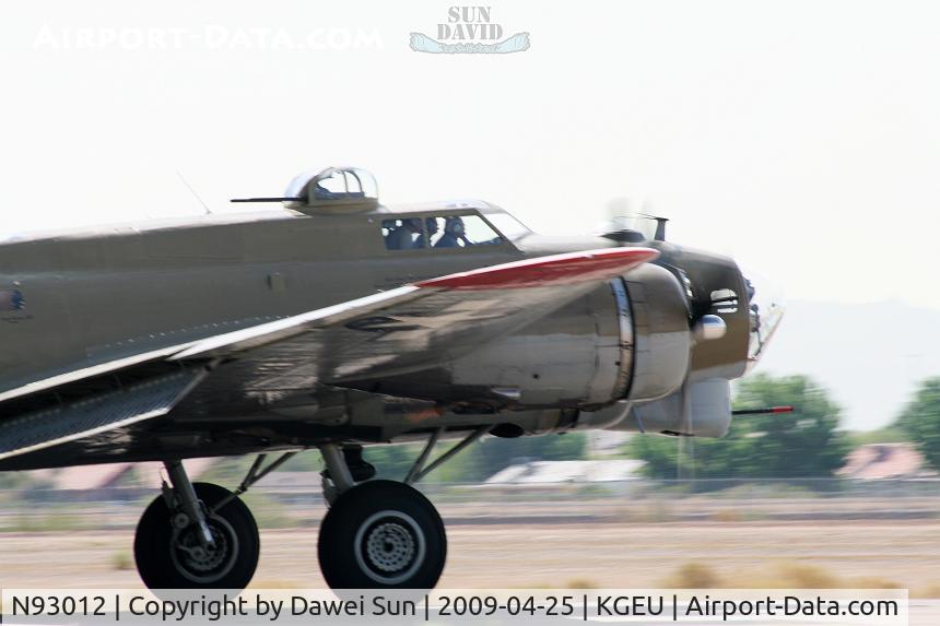 N93012, 1944 Boeing B-17G-30-BO Flying Fortress C/N 32264, landing