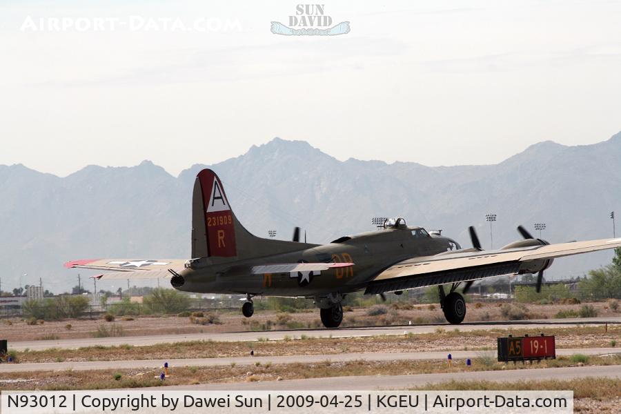 N93012, 1944 Boeing B-17G-30-BO Flying Fortress C/N 32264, Landing @ KGEU RWY 19