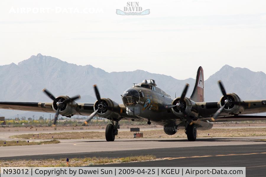 N93012, 1944 Boeing B-17G-30-BO Flying Fortress C/N 32264, taxiing on taxiway A