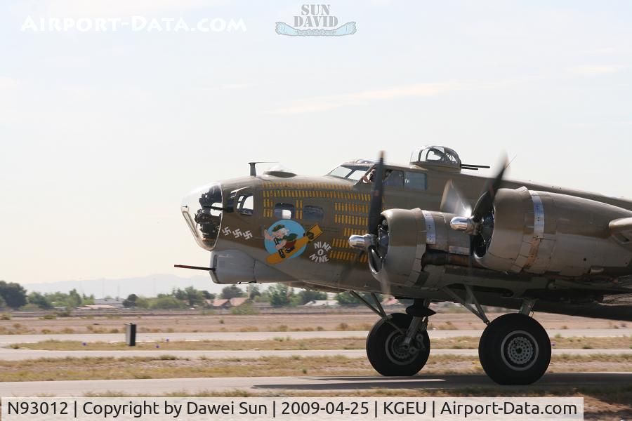 N93012, 1944 Boeing B-17G-30-BO Flying Fortress C/N 32264, B-17 taxiing on A