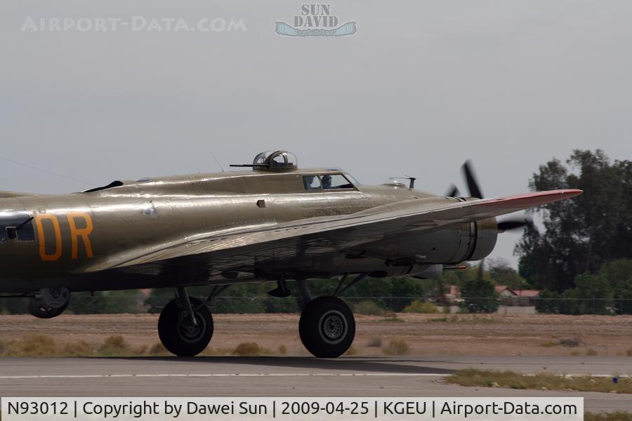 N93012, 1944 Boeing B-17G-30-BO Flying Fortress C/N 32264, take off