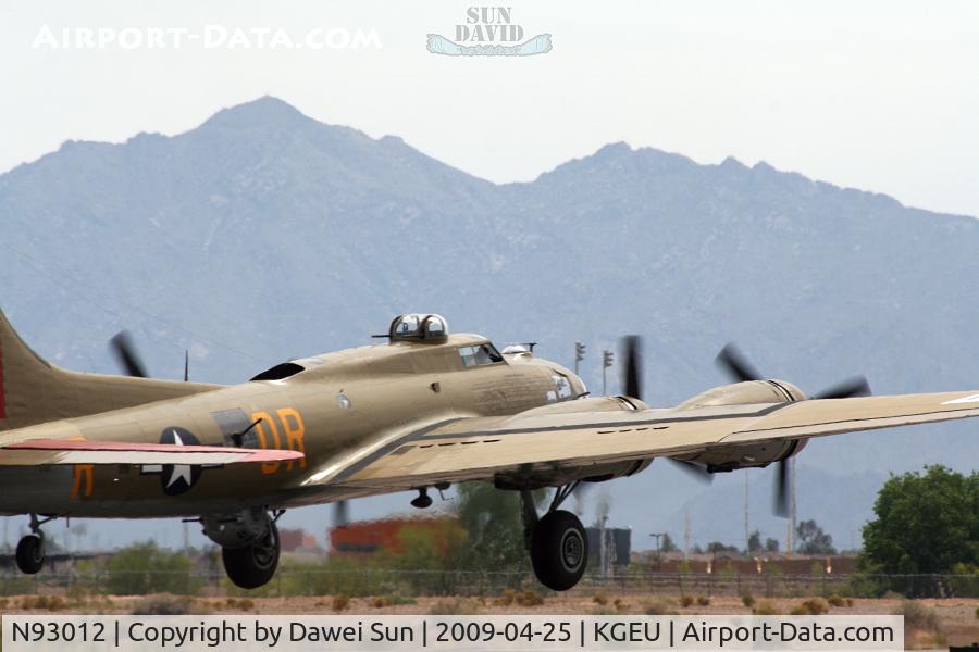 N93012, 1944 Boeing B-17G-30-BO Flying Fortress C/N 32264, depart