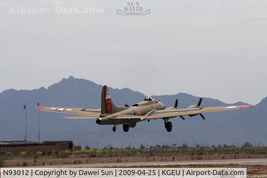 N93012, 1944 Boeing B-17G-30-BO Flying Fortress C/N 32264, depart