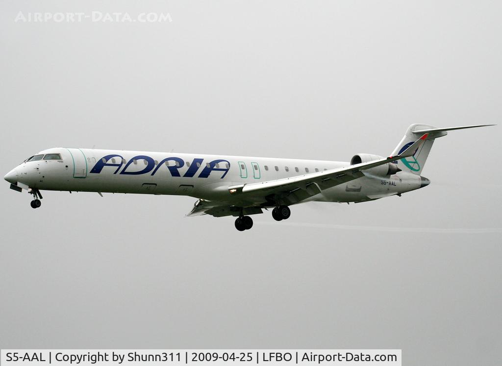 S5-AAL, 2007 Bombardier CRJ-900LR (CL-600-2D24) C/N 15129, Landing rwy 32R