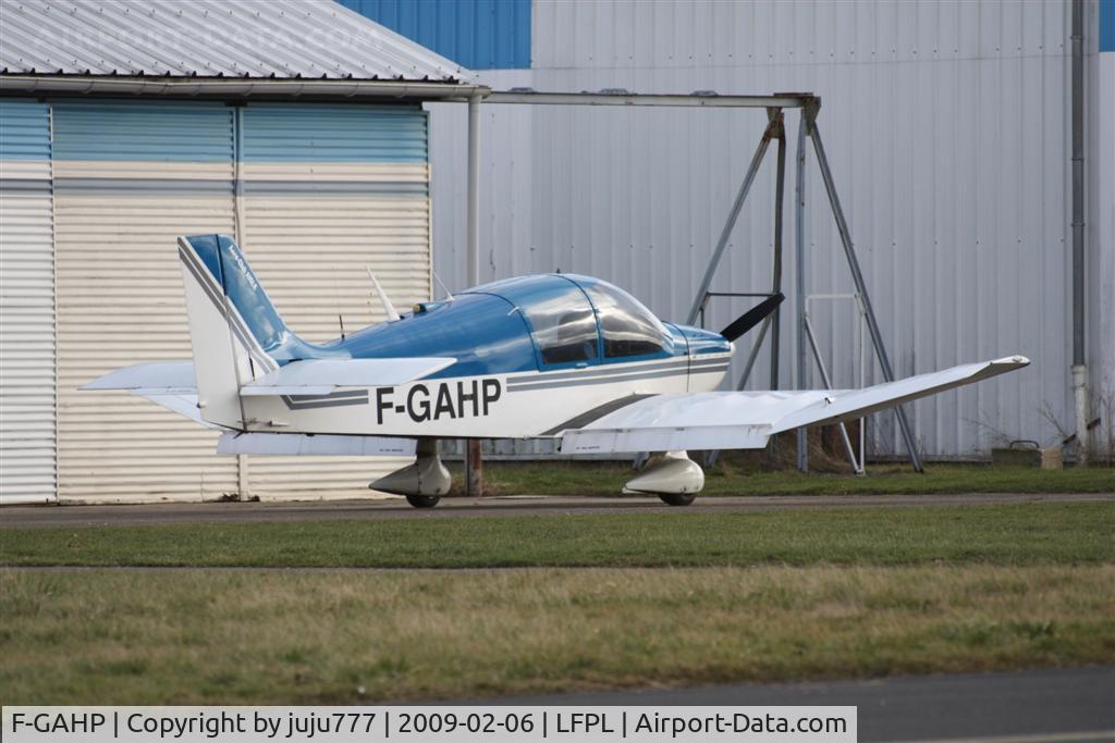 F-GAHP, Robin DR-400-120 Dauphin 2+2 C/N 1186, on display at Logne
