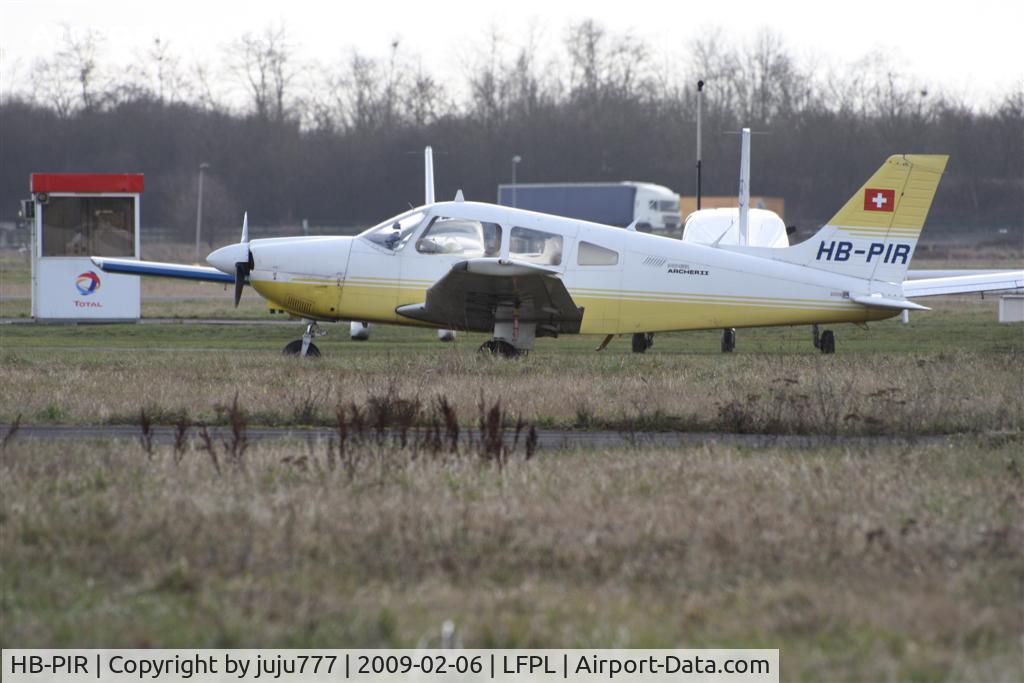 HB-PIR, Piper PA-28-181 Cherokee Archer II C/N 28-8690048, on display at Logne
