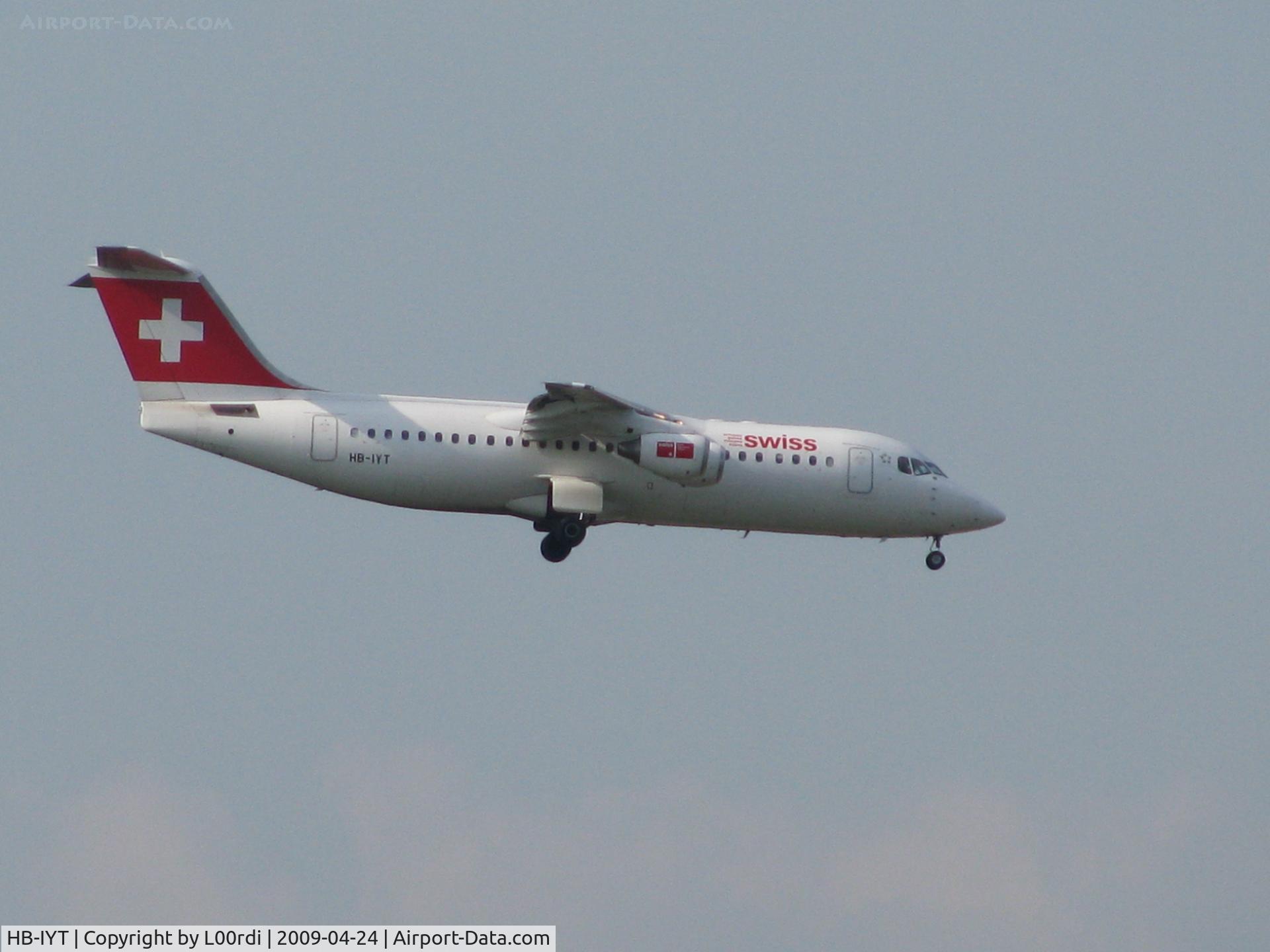 HB-IYT, 2000 British Aerospace Avro 146-RJ100 C/N E3380, HB-IYT