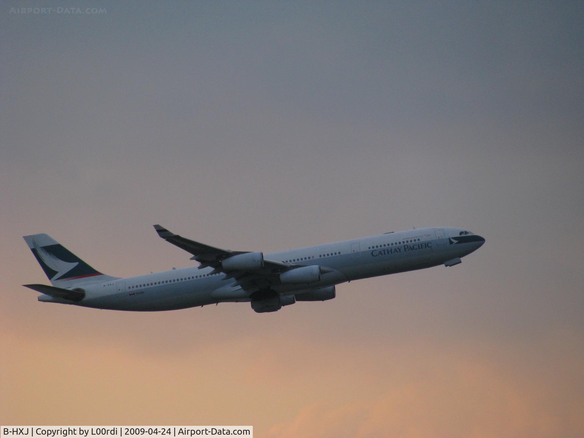 B-HXJ, Airbus A340-313 C/N 227, B-HXJ