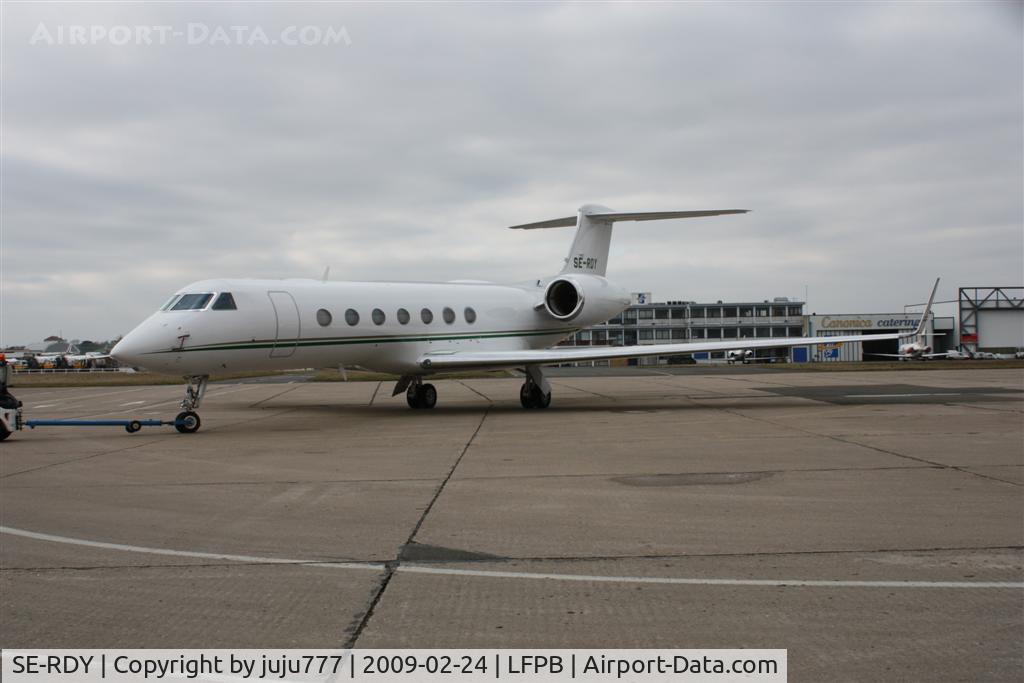SE-RDY, 2005 Gulfstream Aerospace V-SP G550 C/N 5080, on transit at Le Bourget