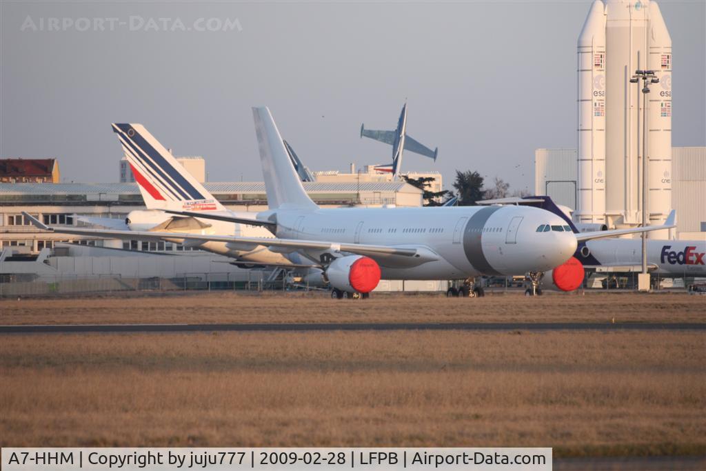 A7-HHM, 2004 Airbus A330-203 C/N 605, on transit at Le Bourget
