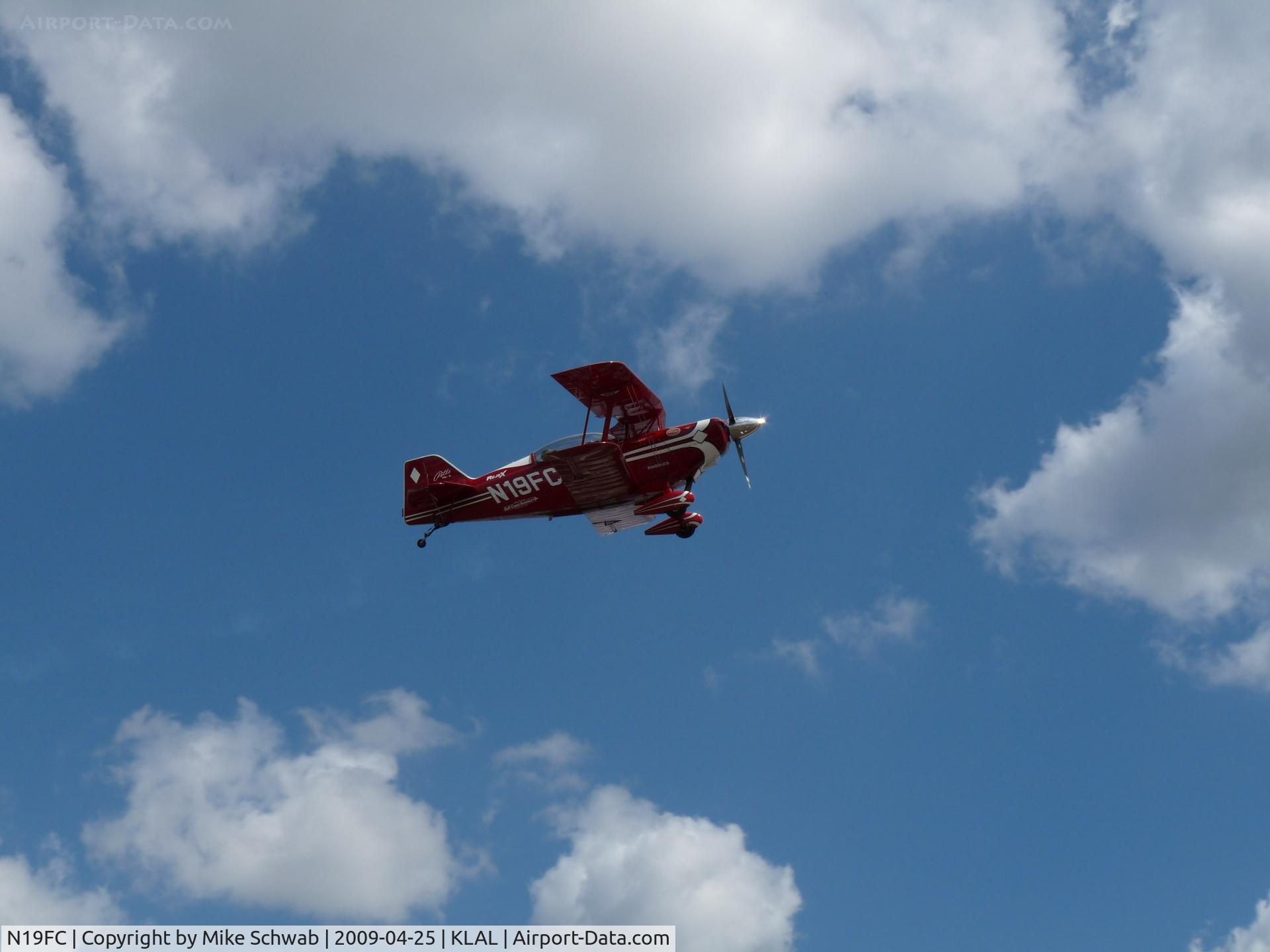 N19FC, 1999 Aviat Pitts S-2C Special C/N 6027, Fly By at Sun-N-Fun 2009