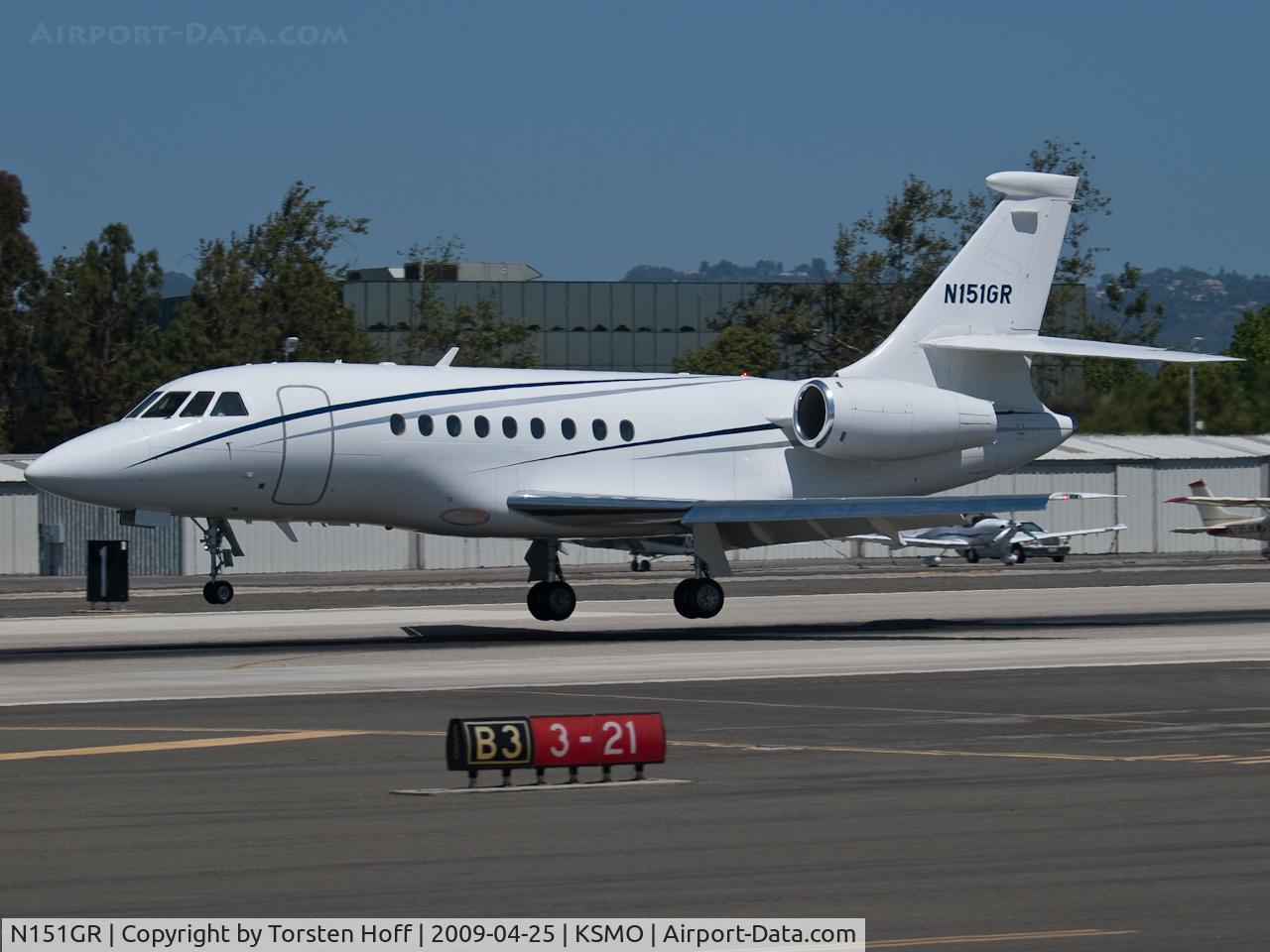 N151GR, 2001 Dassault Falcon 2000 C/N 151, N151GR arriving on RWY 21