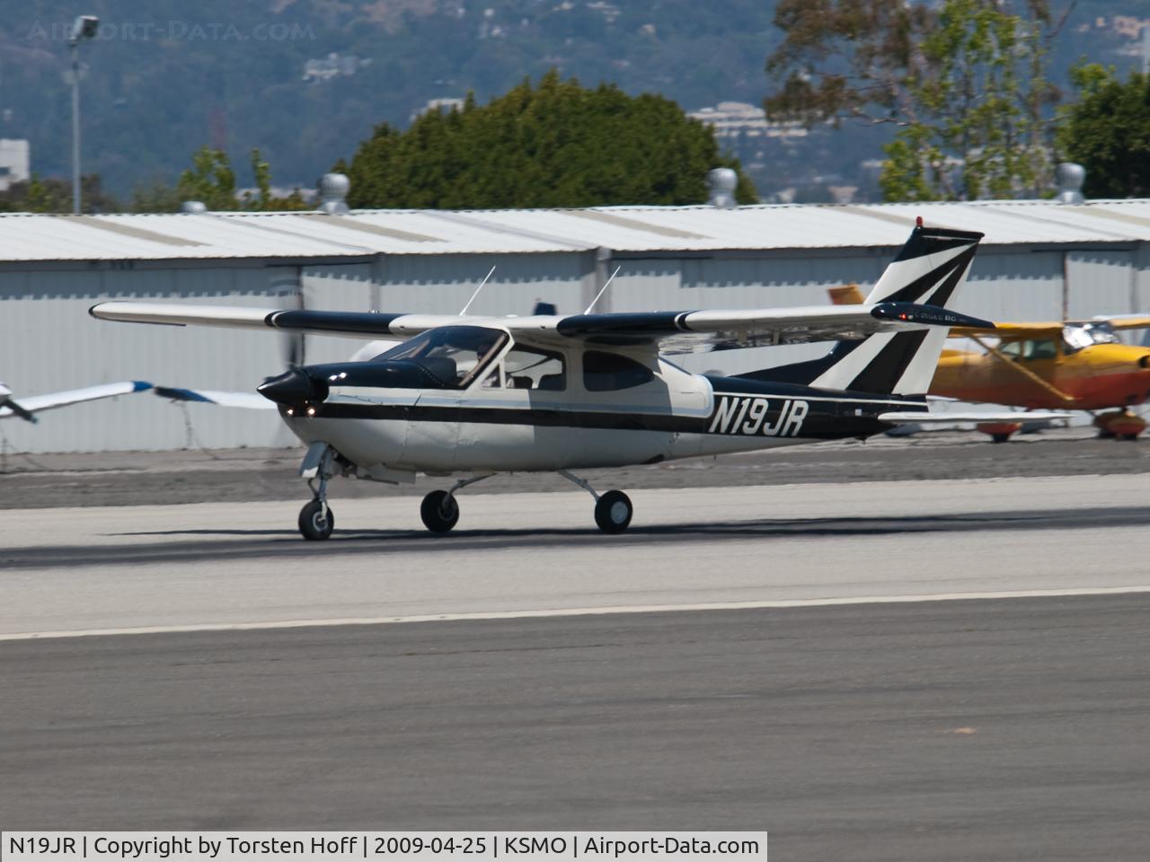 N19JR, 1973 Cessna 177RG Cardinal C/N 177RG0314, N19JR departing from RWY 21